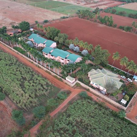 Krishna Heritage Resort 바다미 외부 사진
